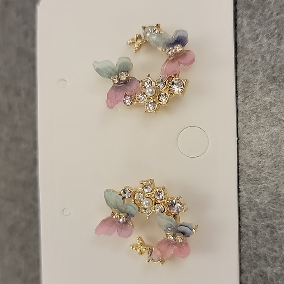 Fashion Jewelry Jewelry - Adorable Butterfly & Rhinestone Stud Earrings